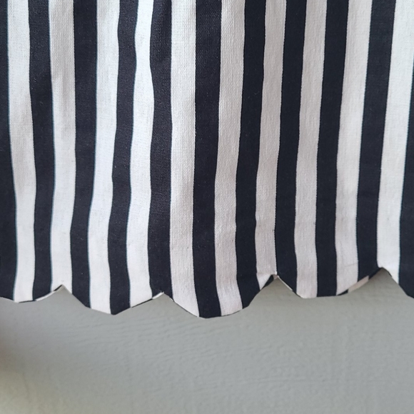 Striped paper bag waist shorts - Picture 3 of 4